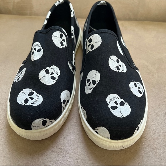 Torrid Slip on sneakers - Picture 3 of 9